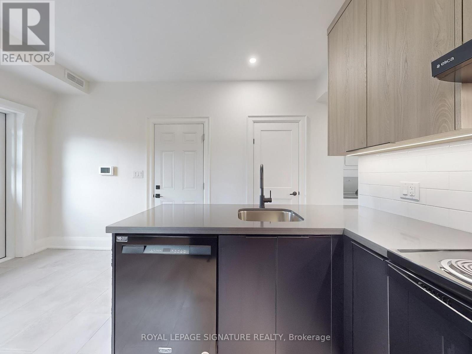 Photo 20 of 3 28 Beaconsfield Avenue, Toronto ON