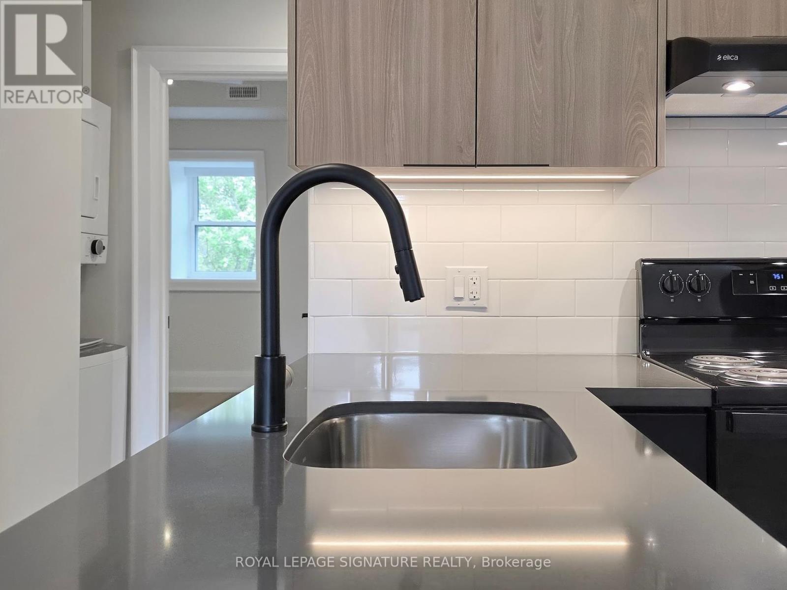 Photo 12 of 3 28 Beaconsfield Avenue, Toronto ON