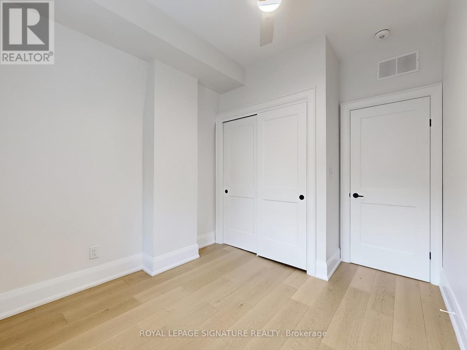 Photo 10 of 3 28 Beaconsfield Avenue, Toronto ON