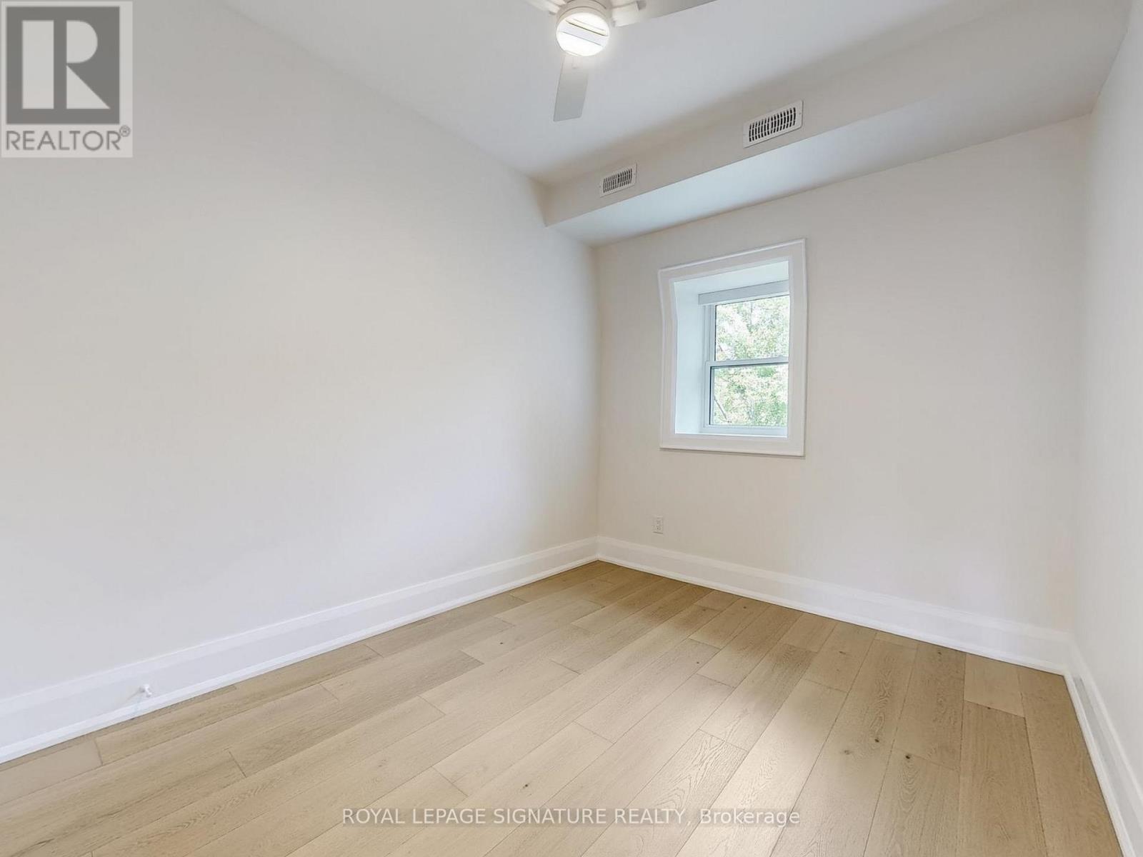 Photo 2 of 3 28 Beaconsfield Avenue, Toronto ON