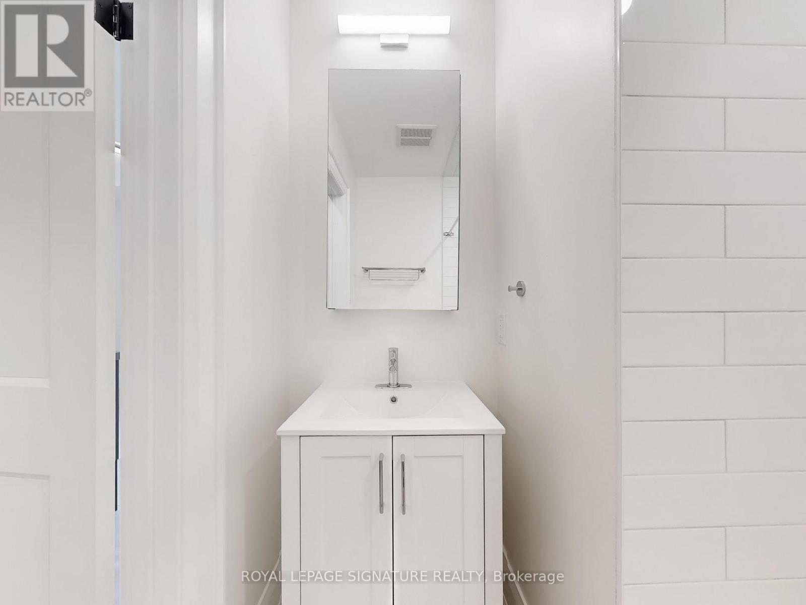 Photo 3 of 3 28 Beaconsfield Avenue, Toronto ON