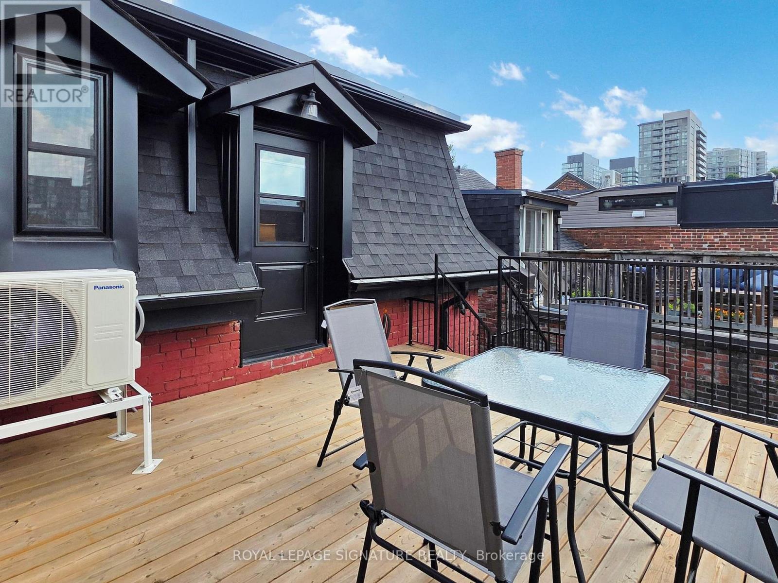 Photo 13 of 3 28 Beaconsfield Avenue, Toronto ON
