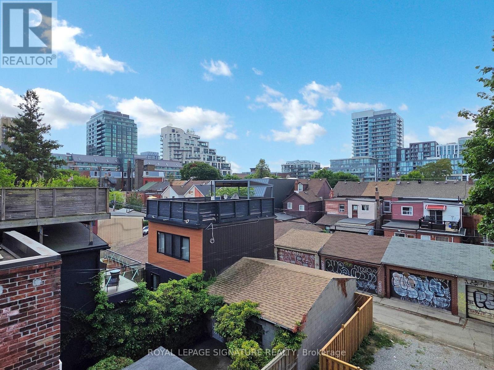 Photo 23 of 3 28 Beaconsfield Avenue, Toronto ON