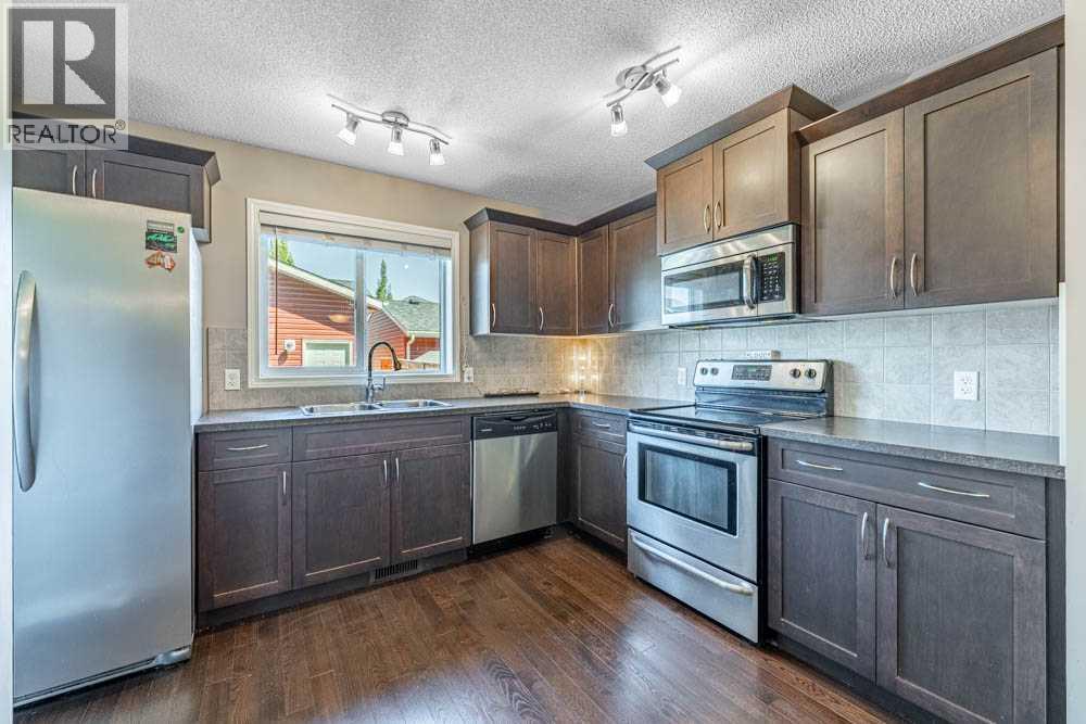 Photo 18 of 48 Fireside Way, Cochrane AB