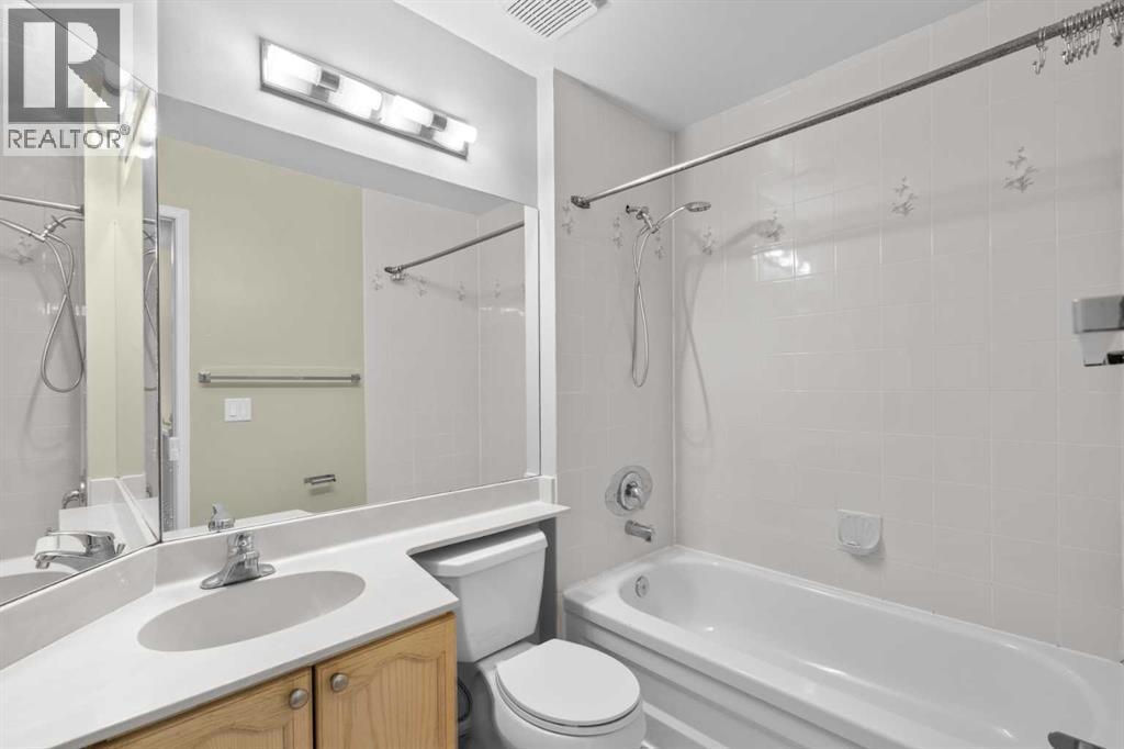 Photo 11 of 22 Coachway Gardens Sw, Calgary AB
