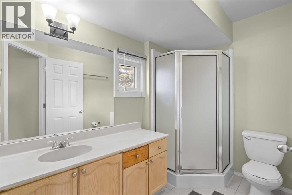 Photo 18 of 22 Coachway Gardens Sw, Calgary AB