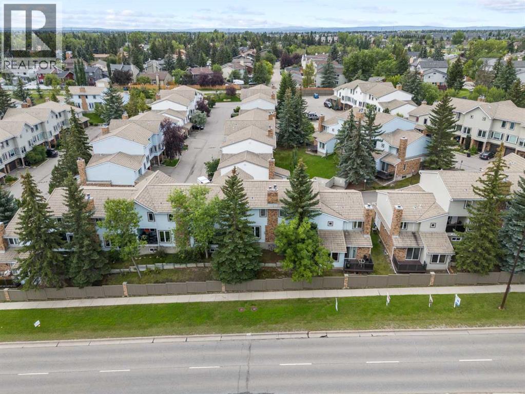 Photo 32 of 22 Coachway Gardens Sw, Calgary AB
