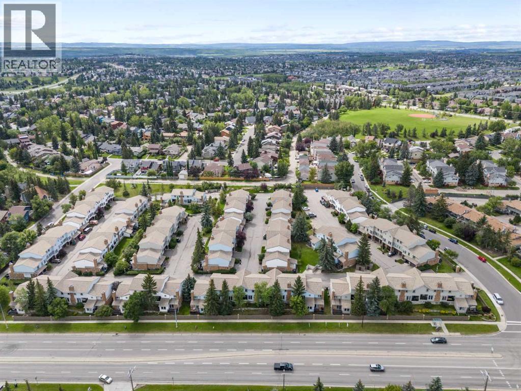 Photo 13 of 22 Coachway Gardens Sw, Calgary AB