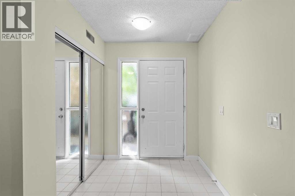 Photo 7 of 22 Coachway Gardens Sw, Calgary AB