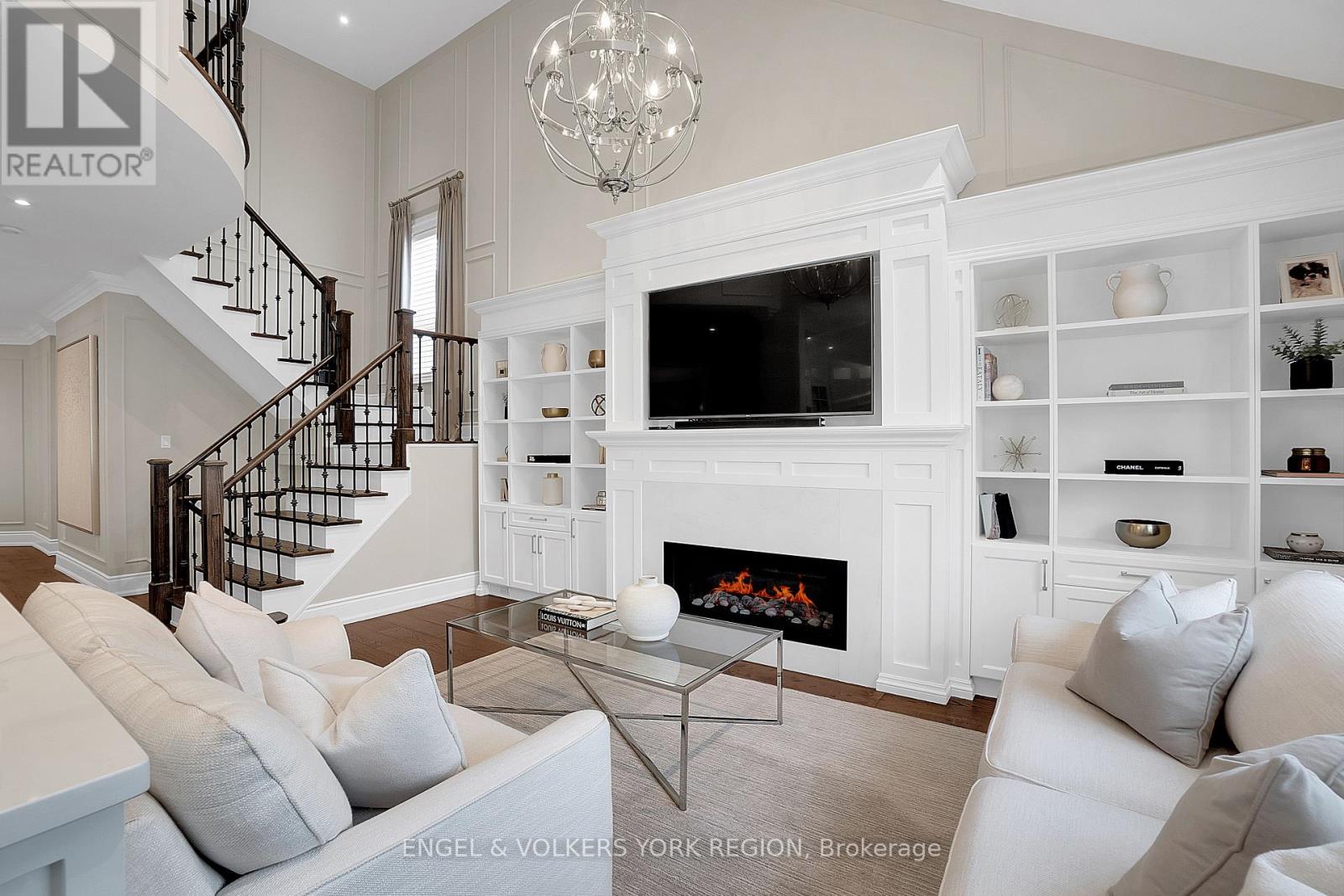 Photo 10 of 151 Glenside Drive, Vaughan ON