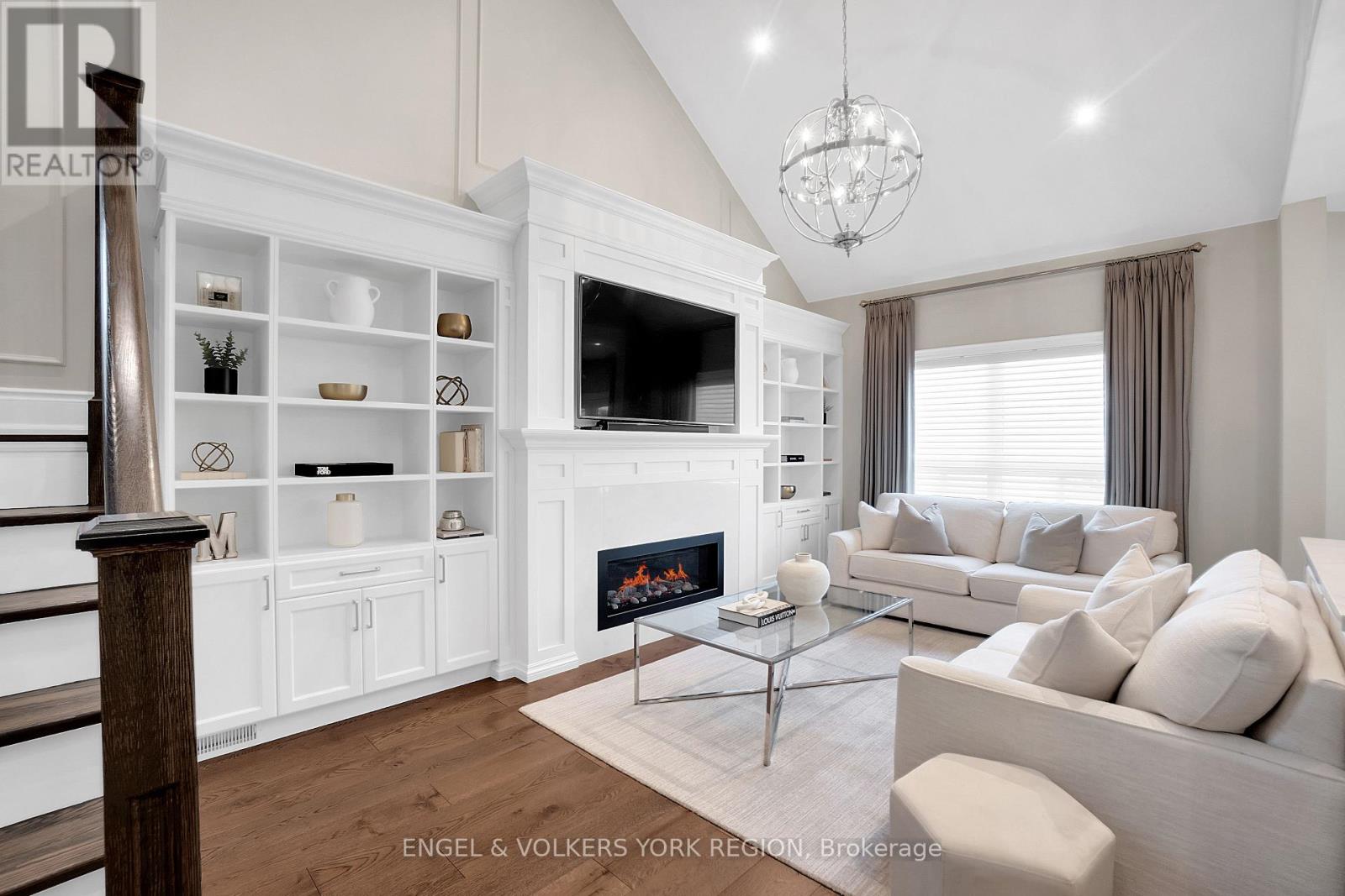Photo 11 of 151 Glenside Drive, Vaughan ON
