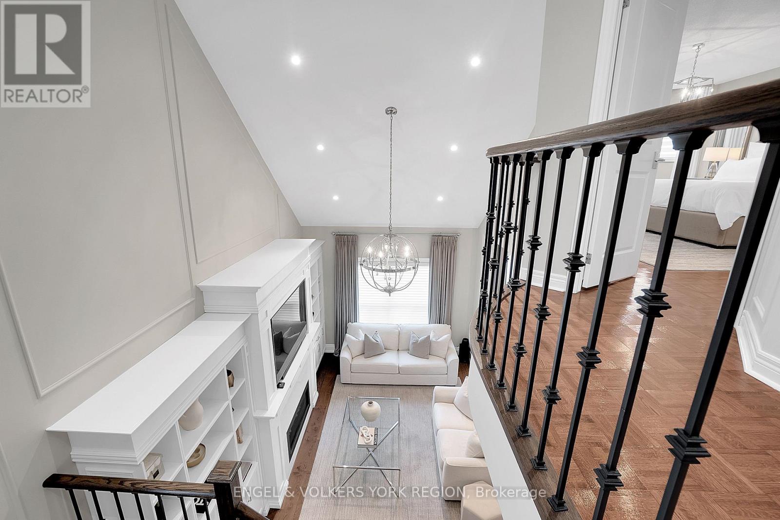 Photo 21 of 151 Glenside Drive, Vaughan ON