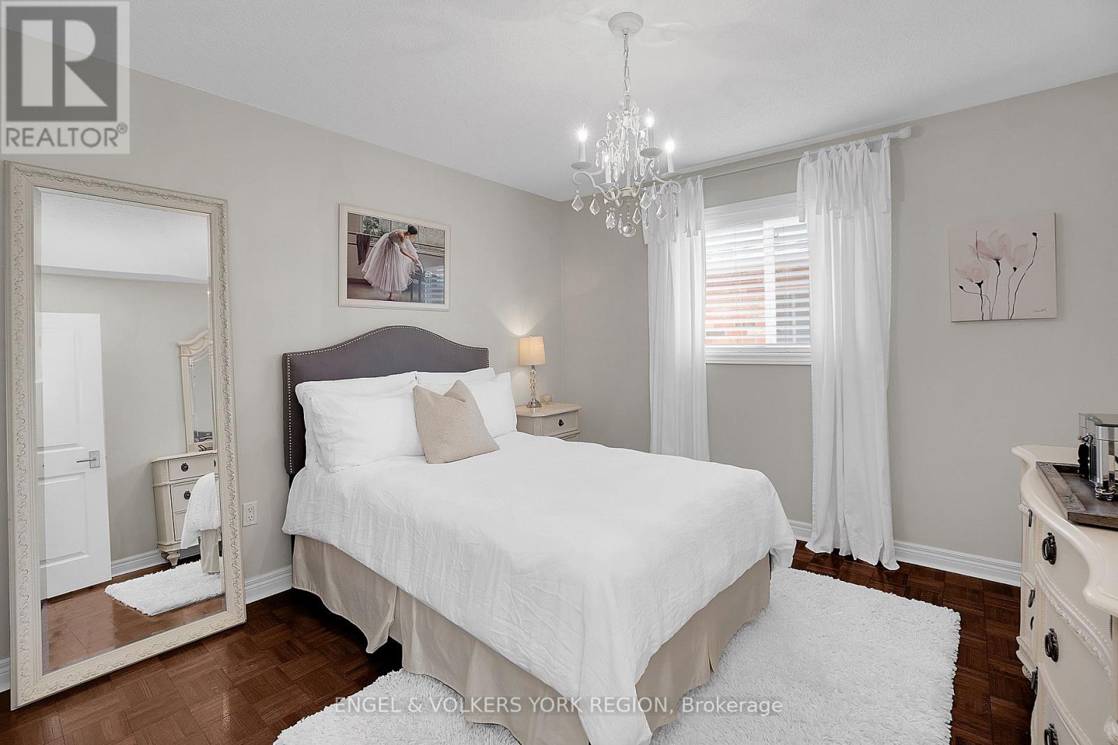 Photo 28 of 151 Glenside Drive, Vaughan ON
