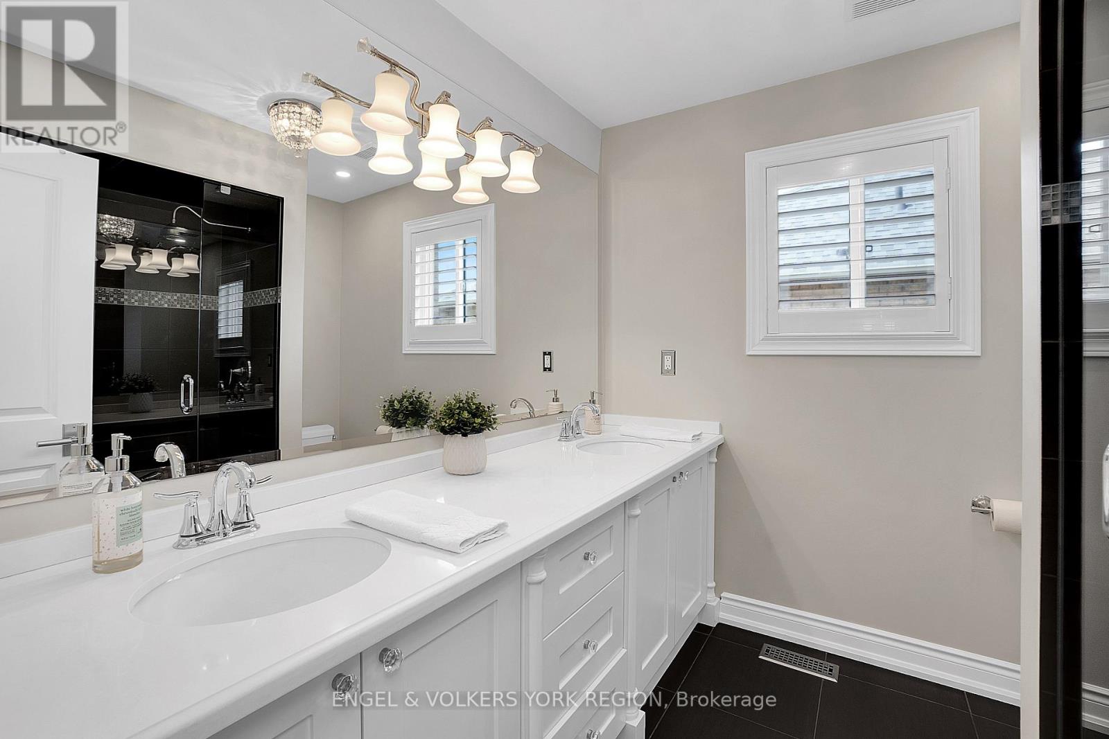 Photo 30 of 151 Glenside Drive, Vaughan ON