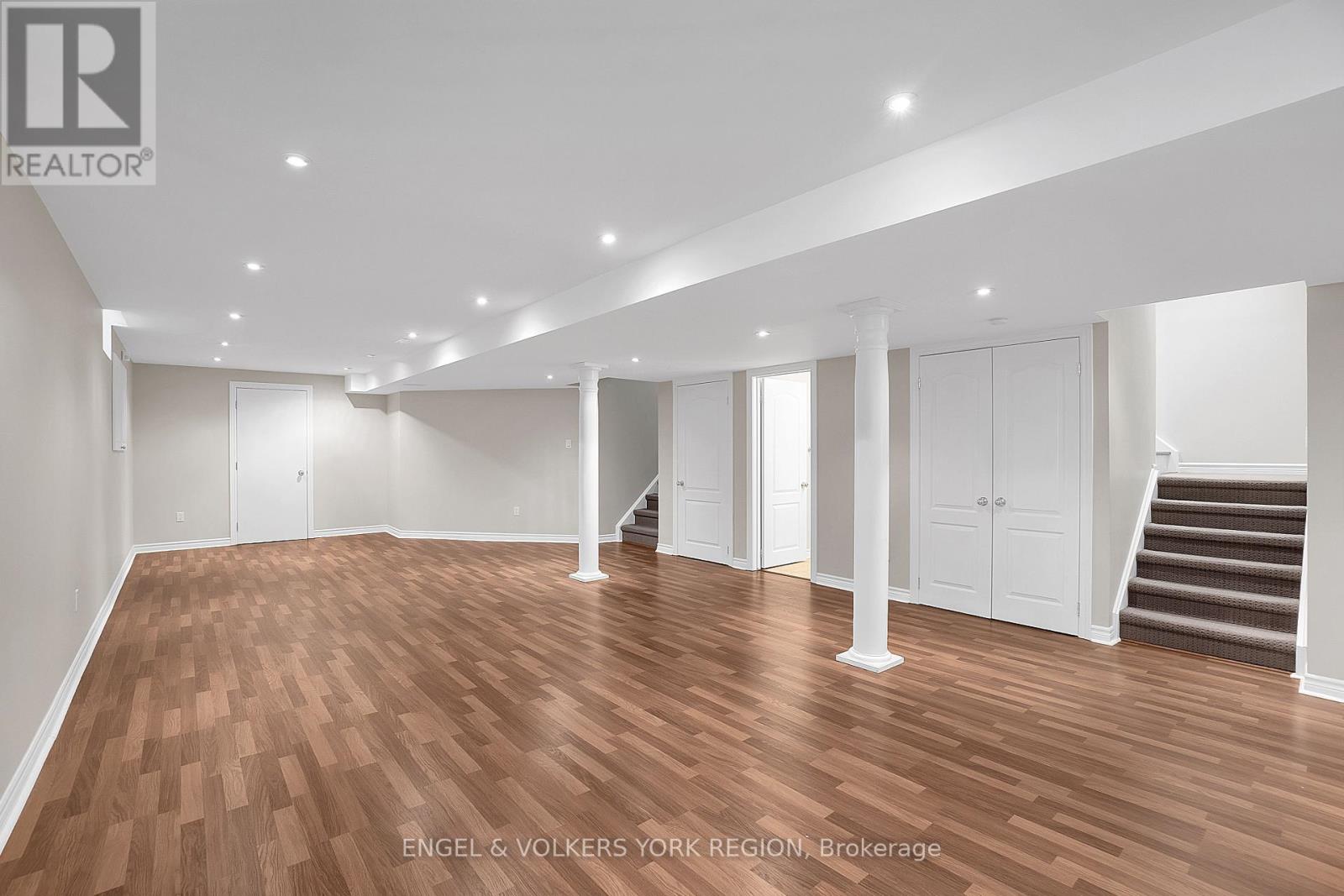 Photo 32 of 151 Glenside Drive, Vaughan ON
