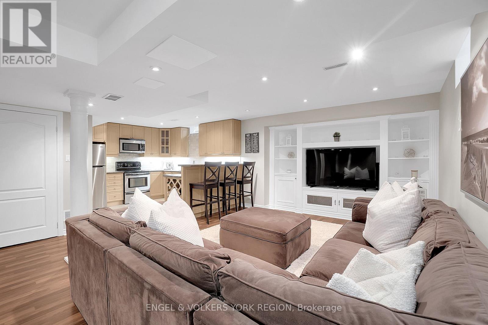 Photo 34 of 151 Glenside Drive, Vaughan ON