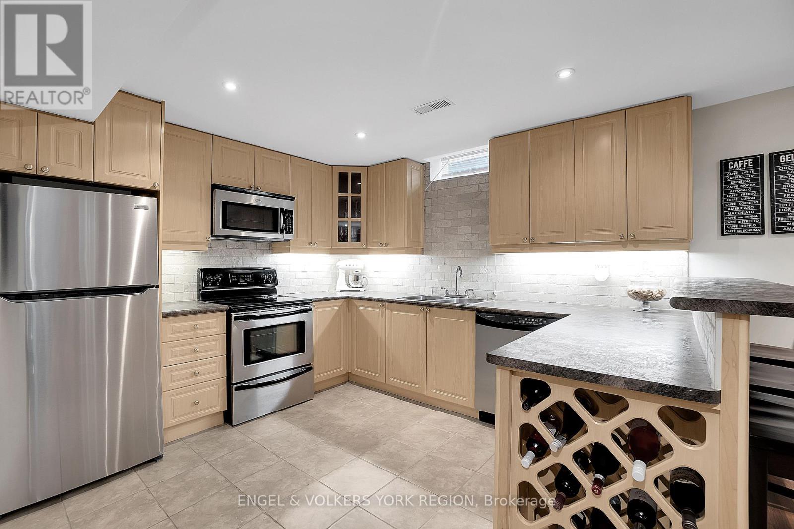 Photo 37 of 151 Glenside Drive, Vaughan ON