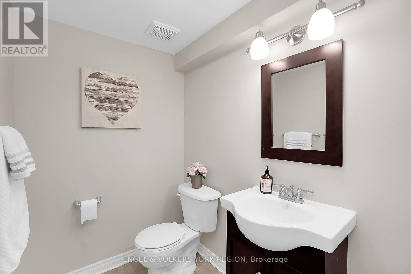 Photo 39 of 151 Glenside Drive, Vaughan ON