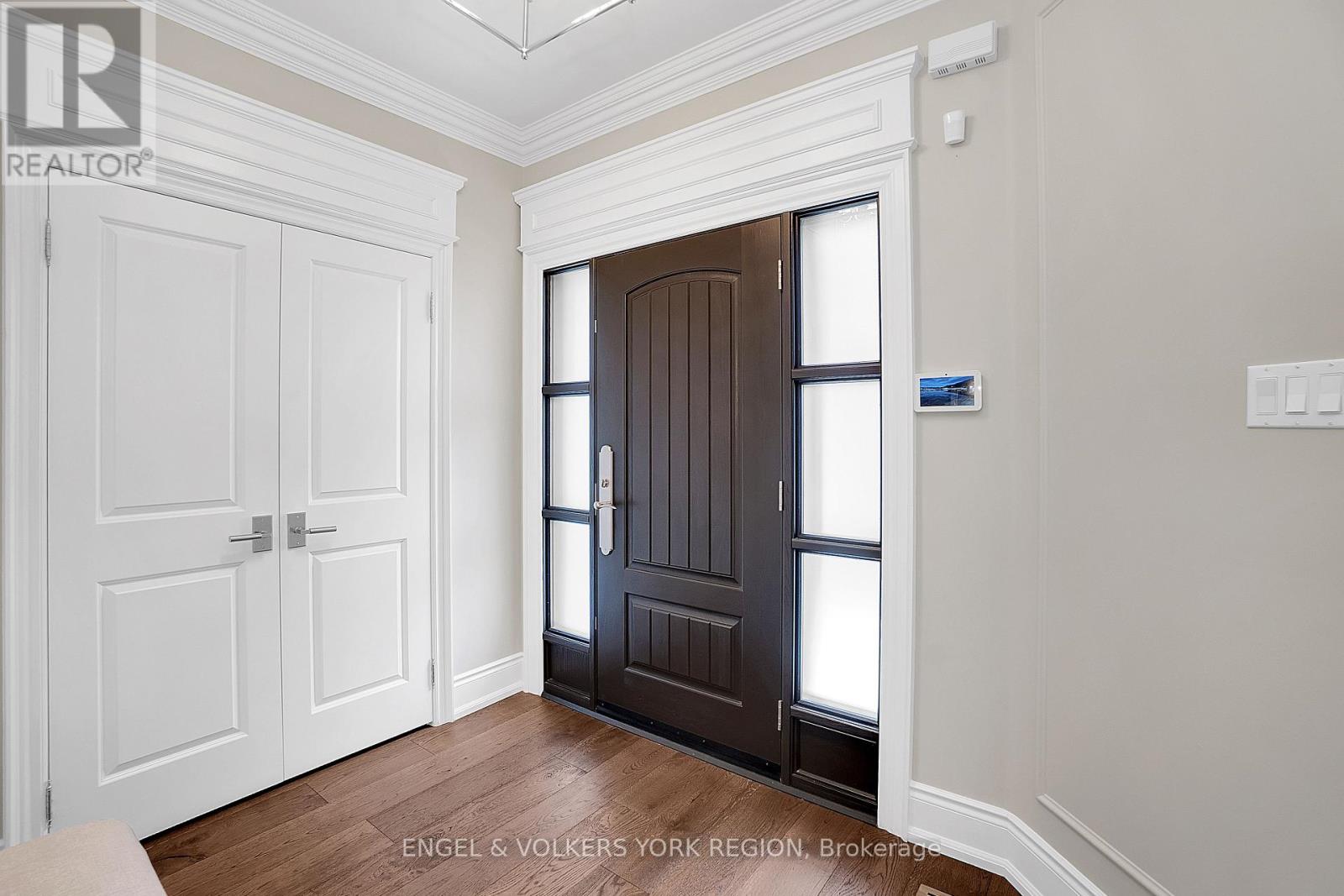 Photo 4 of 151 Glenside Drive, Vaughan ON