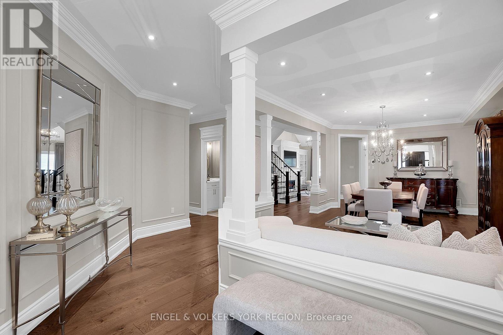 Photo 5 of 151 Glenside Drive, Vaughan ON