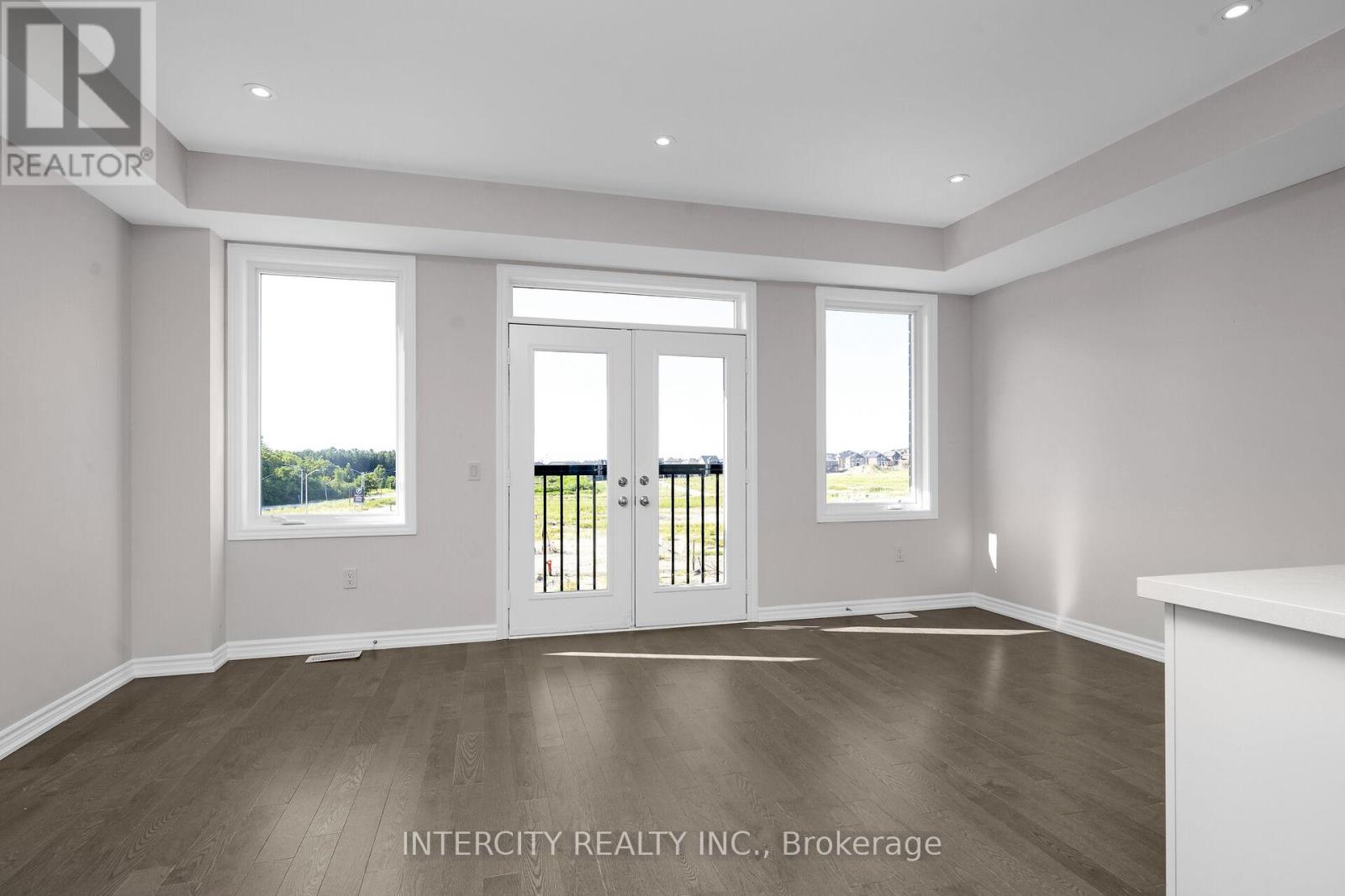 Photo 13 of 83 Puisaya Drive, Richmond Hill ON