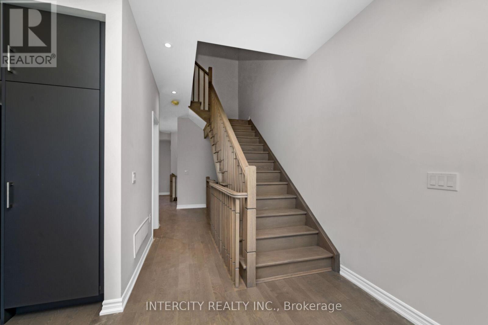 Photo 22 of 83 Puisaya Drive, Richmond Hill ON
