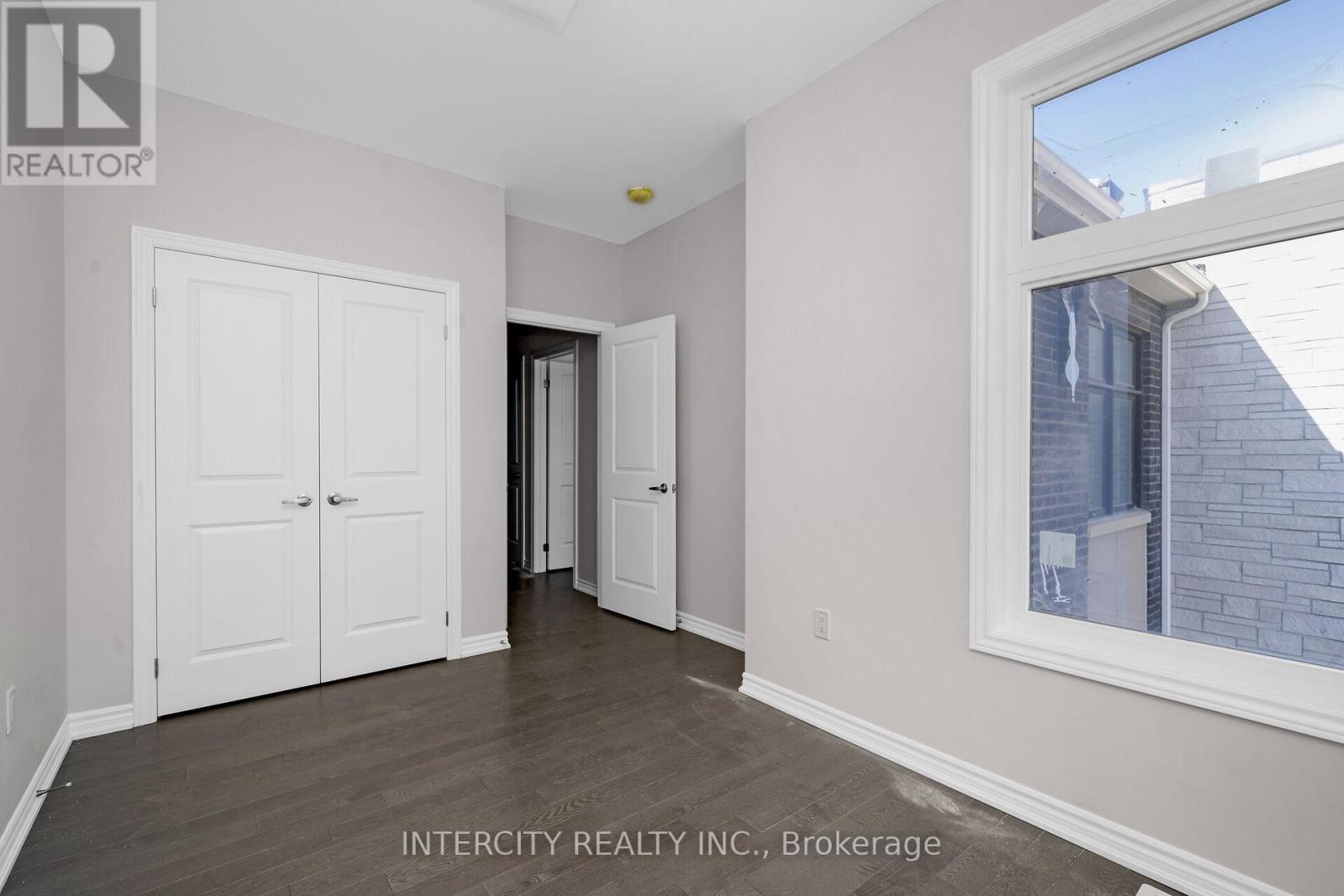 Photo 31 of 83 Puisaya Drive, Richmond Hill ON