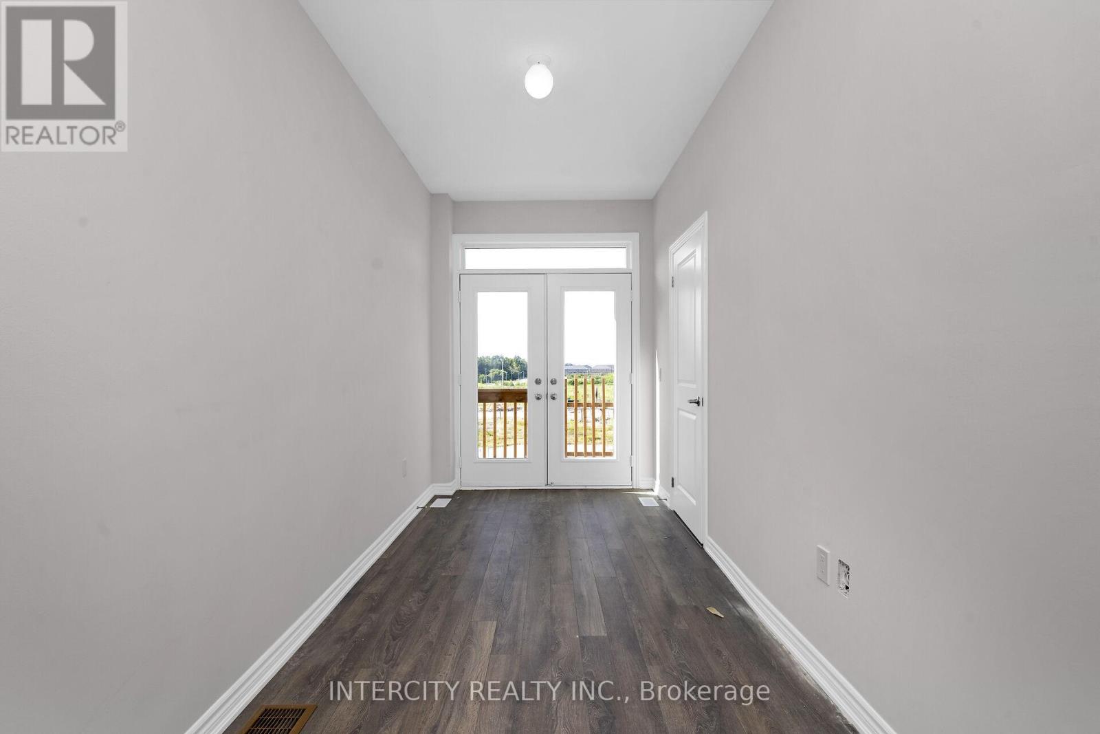Photo 34 of 83 Puisaya Drive, Richmond Hill ON