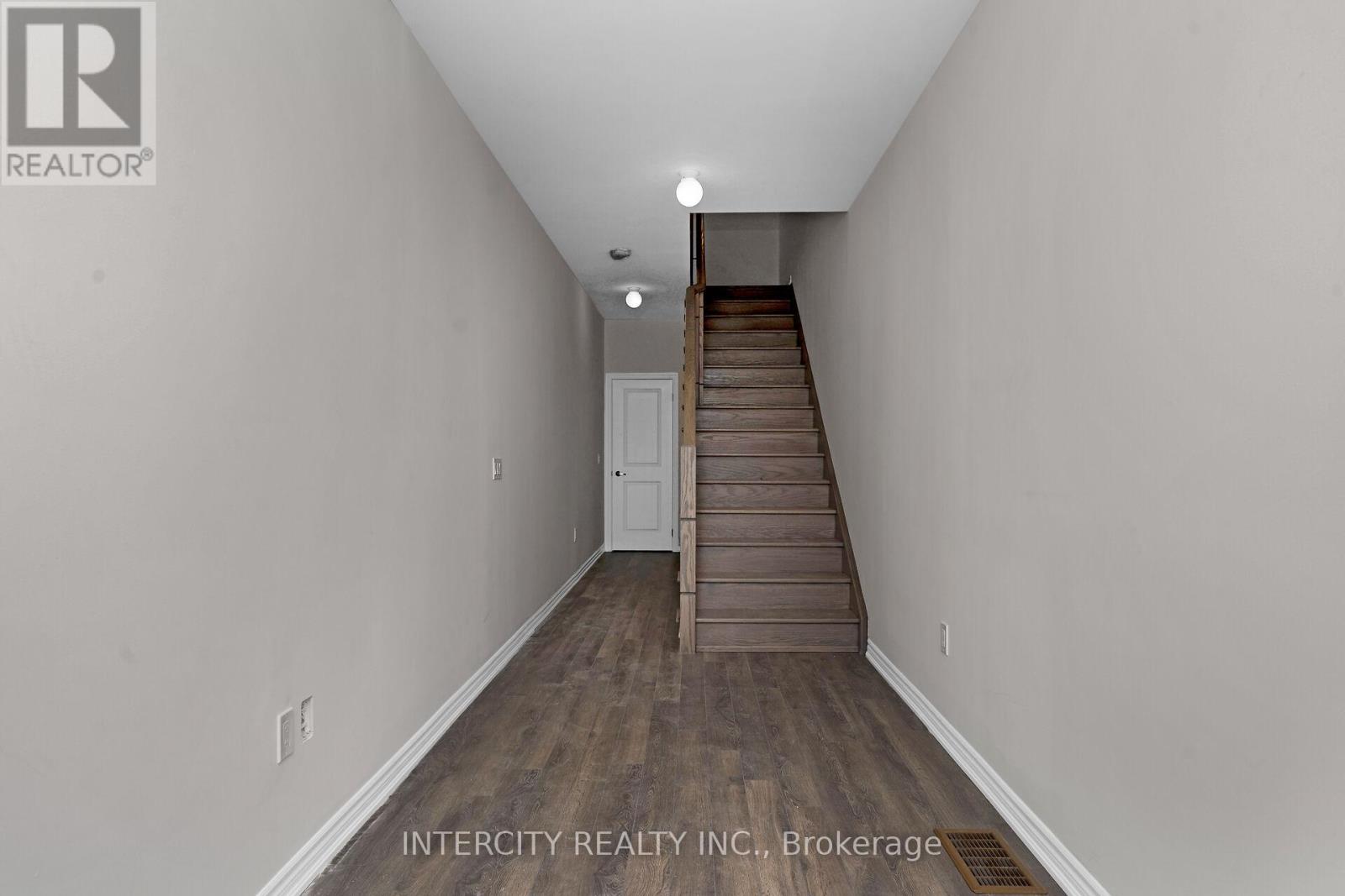 Photo 35 of 83 Puisaya Drive, Richmond Hill ON