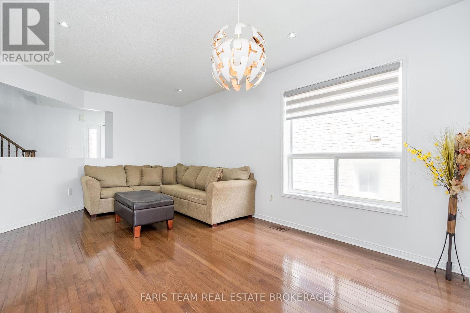 Photo 10 of 1333 Fox Hill Street, Innisfil ON