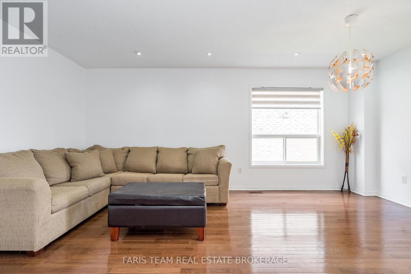 Photo 5 of 1333 Fox Hill Street, Innisfil ON