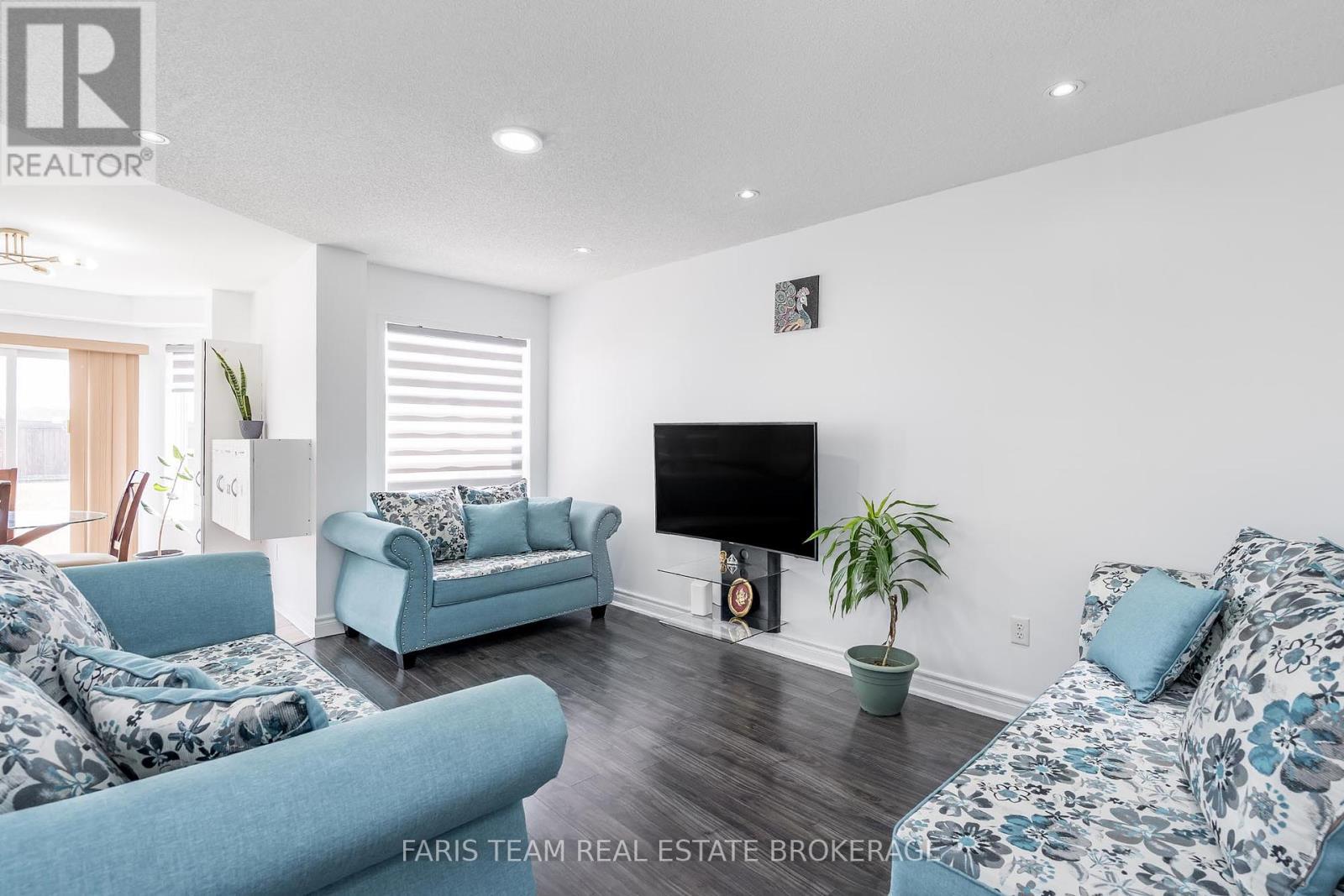 Photo 2 of 1333 Fox Hill Street, Innisfil ON