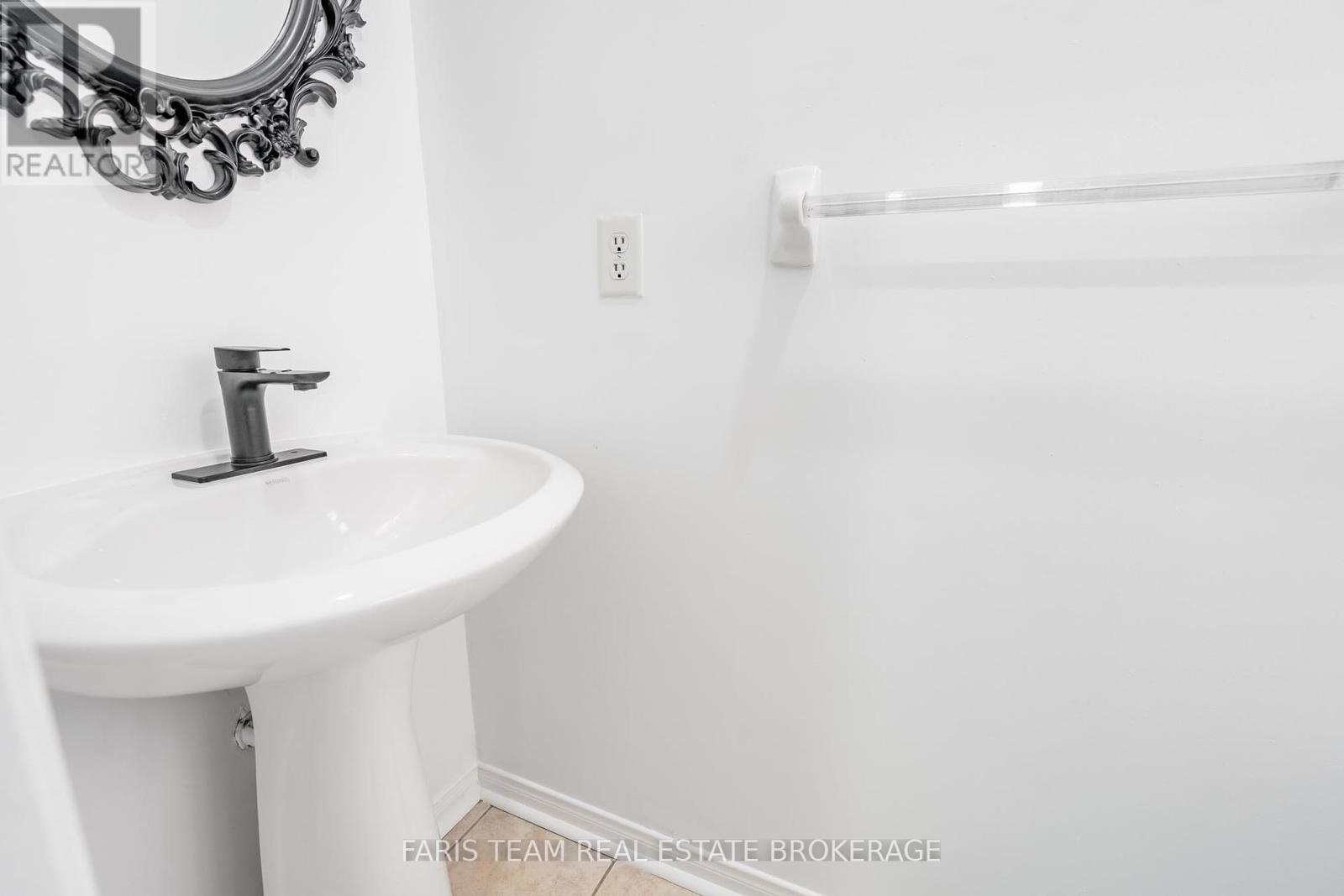 Photo 8 of 1333 Fox Hill Street, Innisfil ON