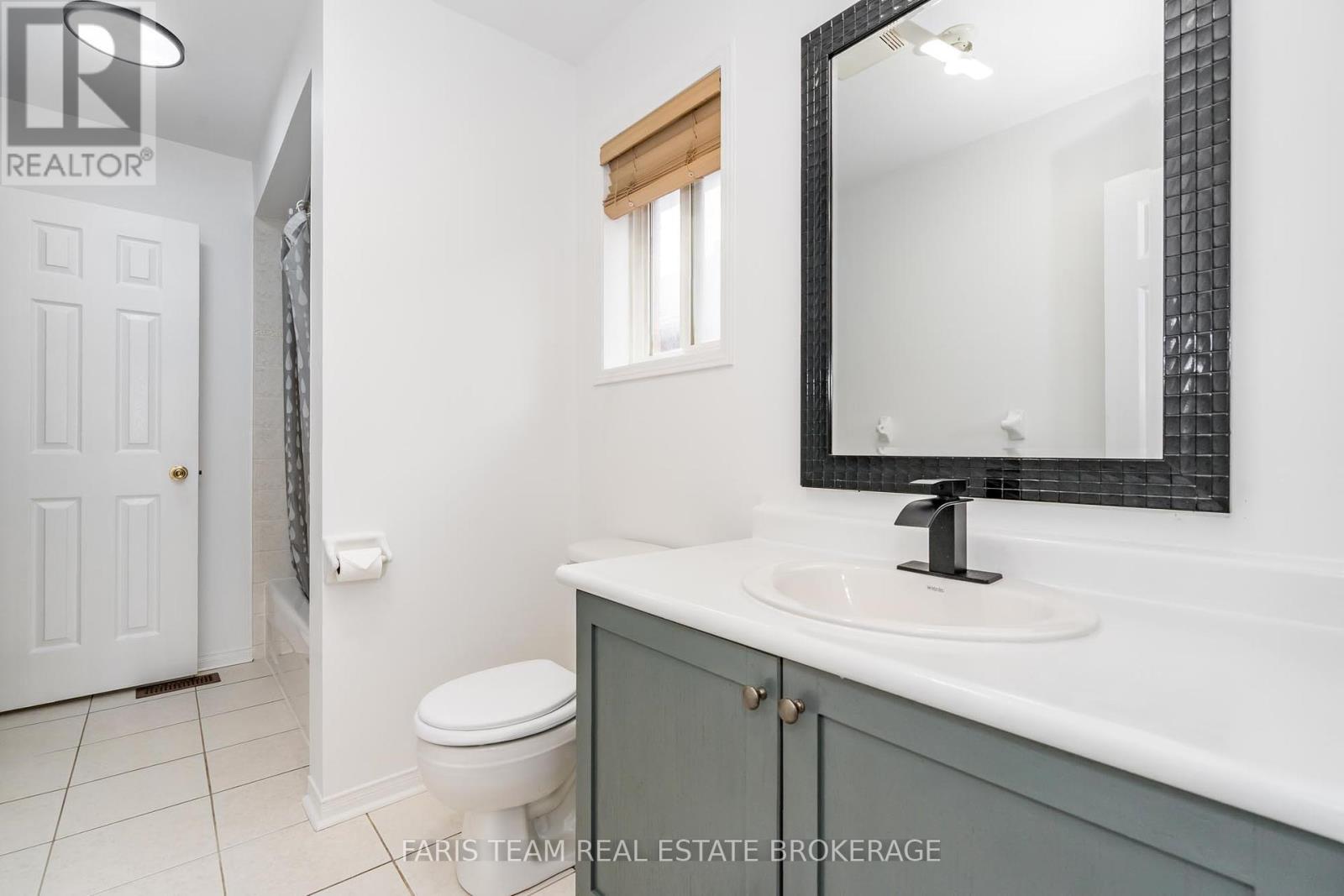 Photo 18 of 1333 Fox Hill Street, Innisfil ON