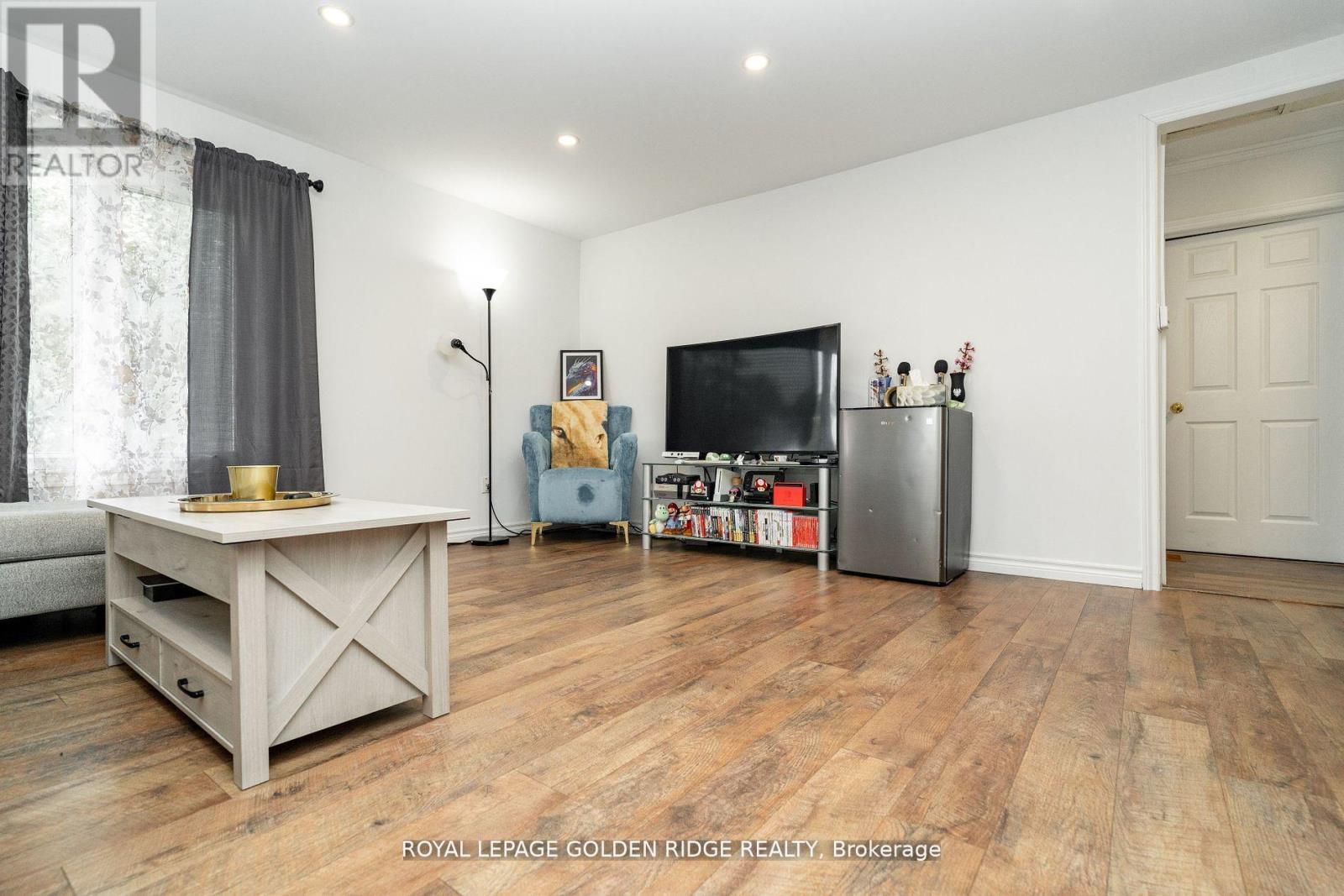 Photo 12 of 19 Lake Drive N, Georgina ON