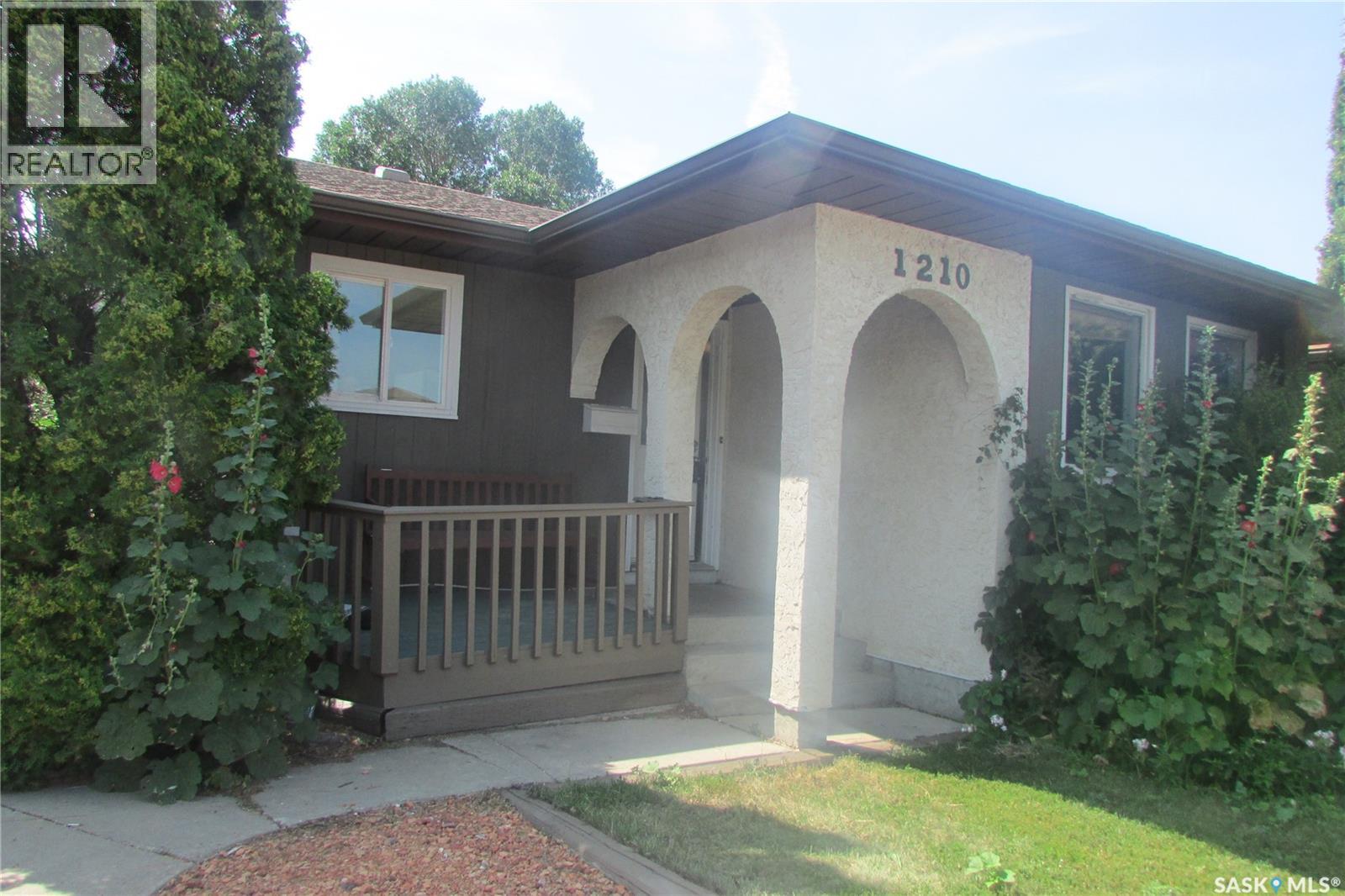 Photo 8 of 1210 Brown Street, Regina SK