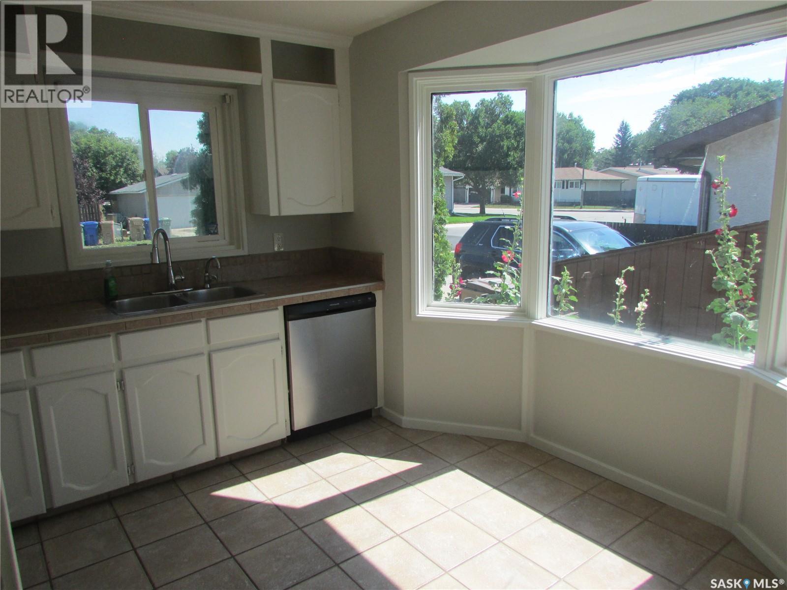 Photo 12 of 1210 Brown Street, Regina SK