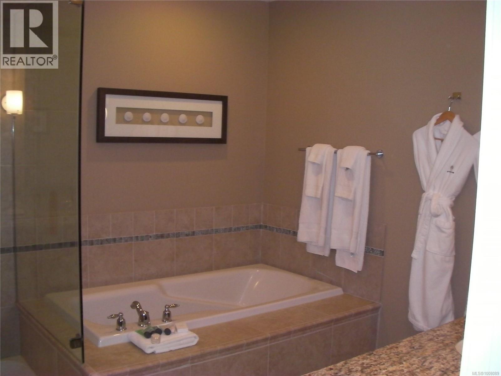Photo 11 of 606 605 A 181 Beachside Dr, Parksville BC