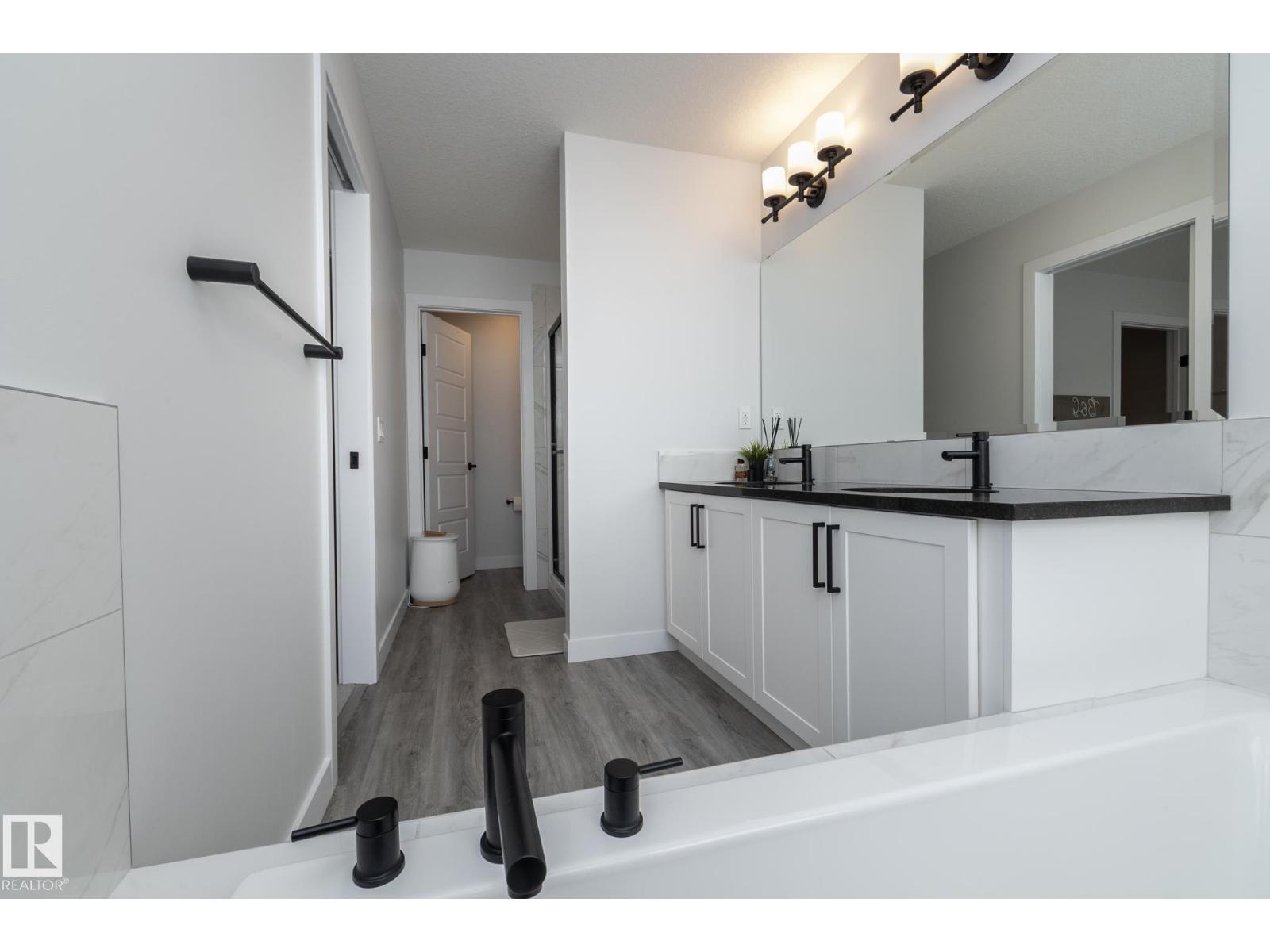 Photo 63 of 197 Charlesworth Dr Sw, Edmonton AB