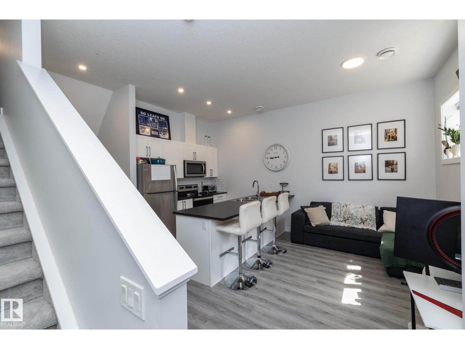 Photo 4 of 197 Charlesworth Dr Sw, Edmonton AB