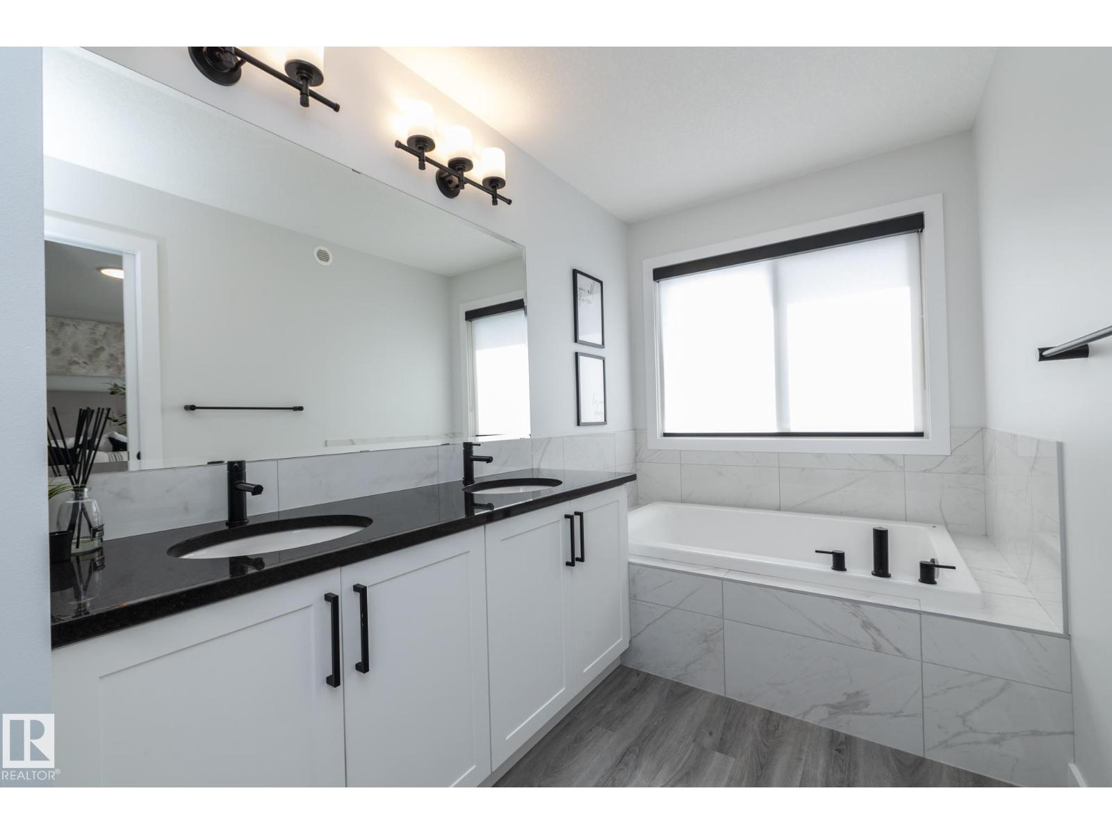 Photo 65 of 197 Charlesworth Dr Sw, Edmonton AB