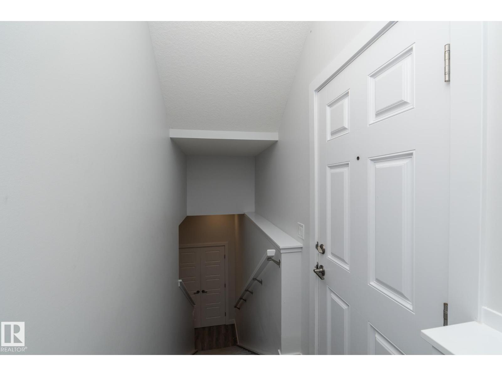 Photo 31 of 197 Charlesworth Dr Sw, Edmonton AB
