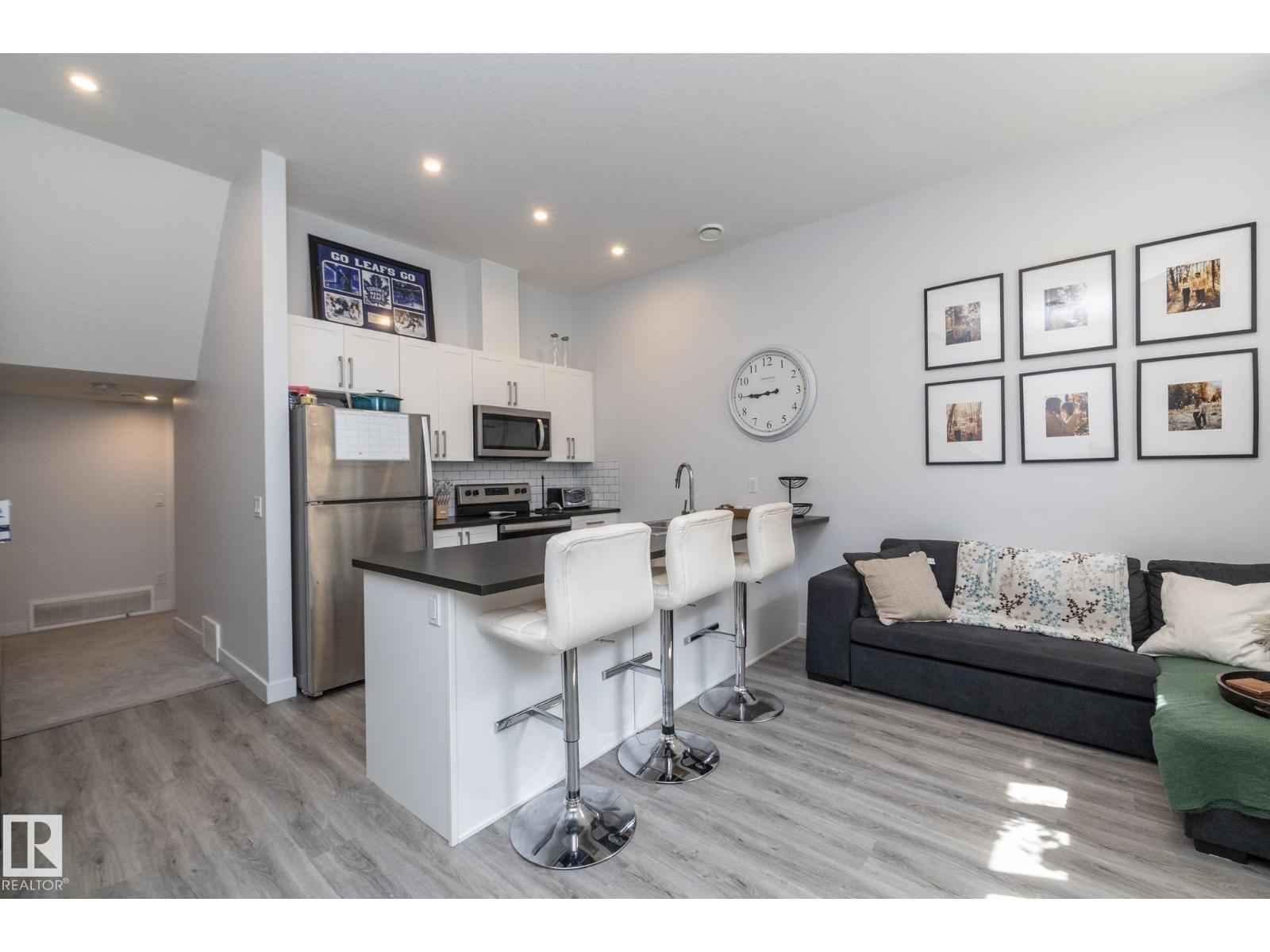 Photo 16 of 197 Charlesworth Dr Sw, Edmonton AB