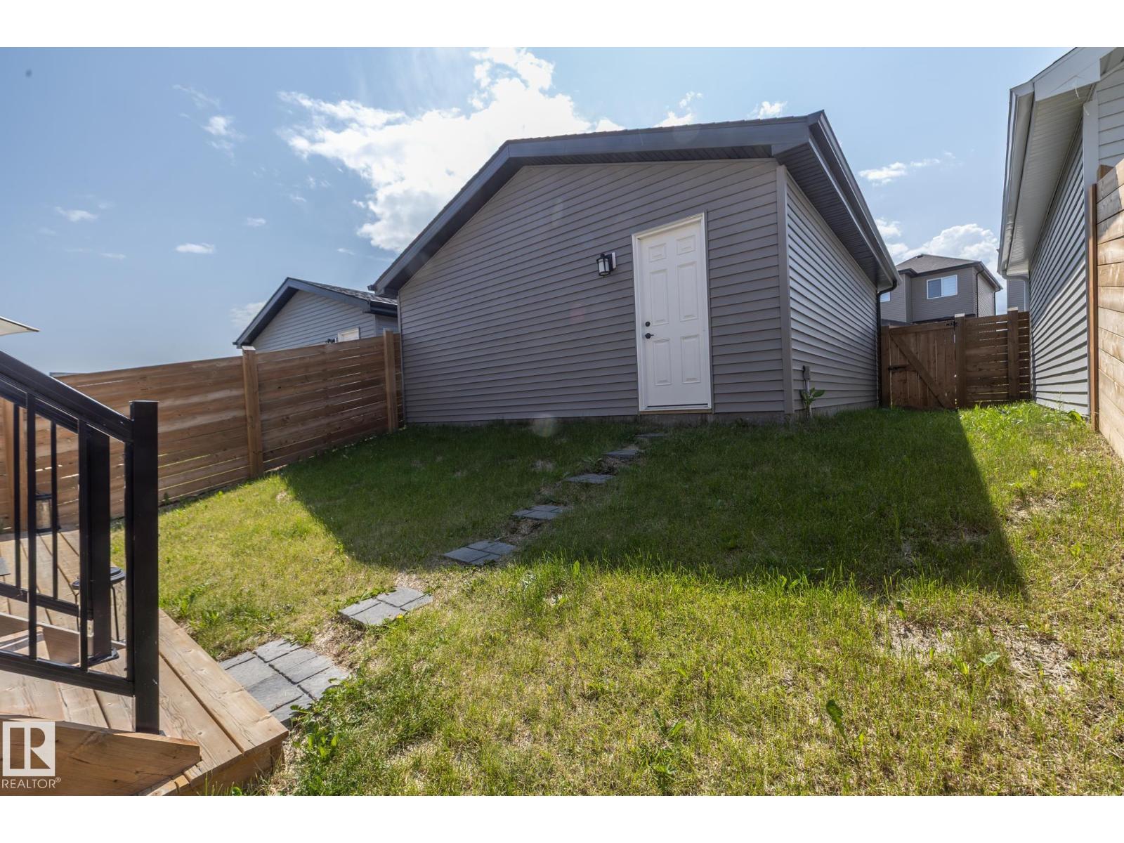 Photo 32 of 197 Charlesworth Dr Sw, Edmonton AB