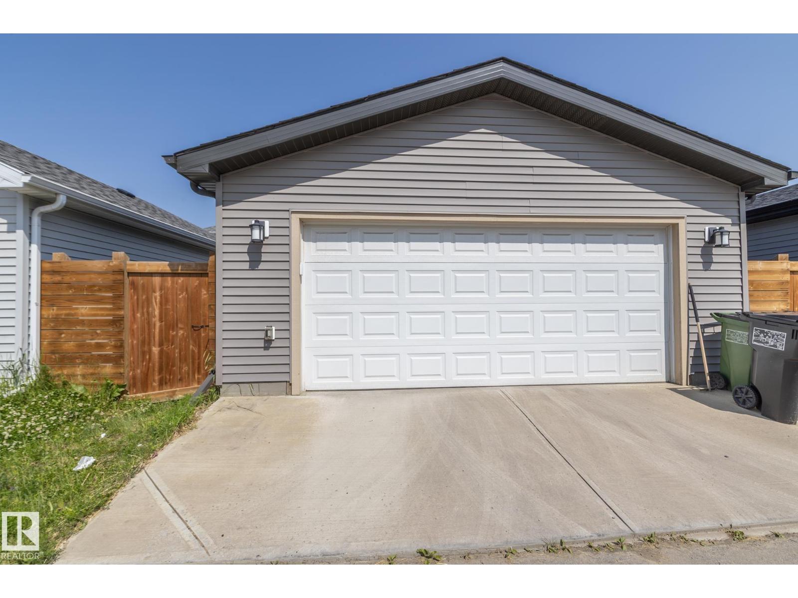 Photo 29 of 197 Charlesworth Dr Sw, Edmonton AB