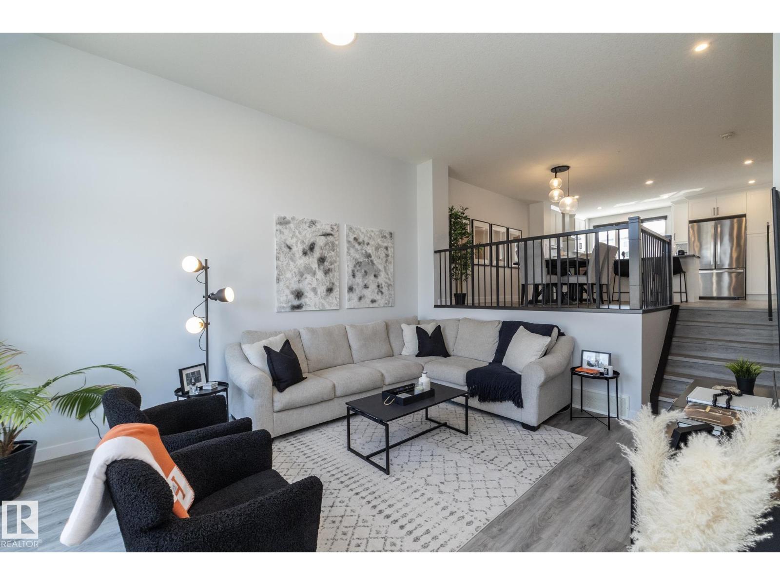 Photo 11 of 197 Charlesworth Dr Sw, Edmonton AB