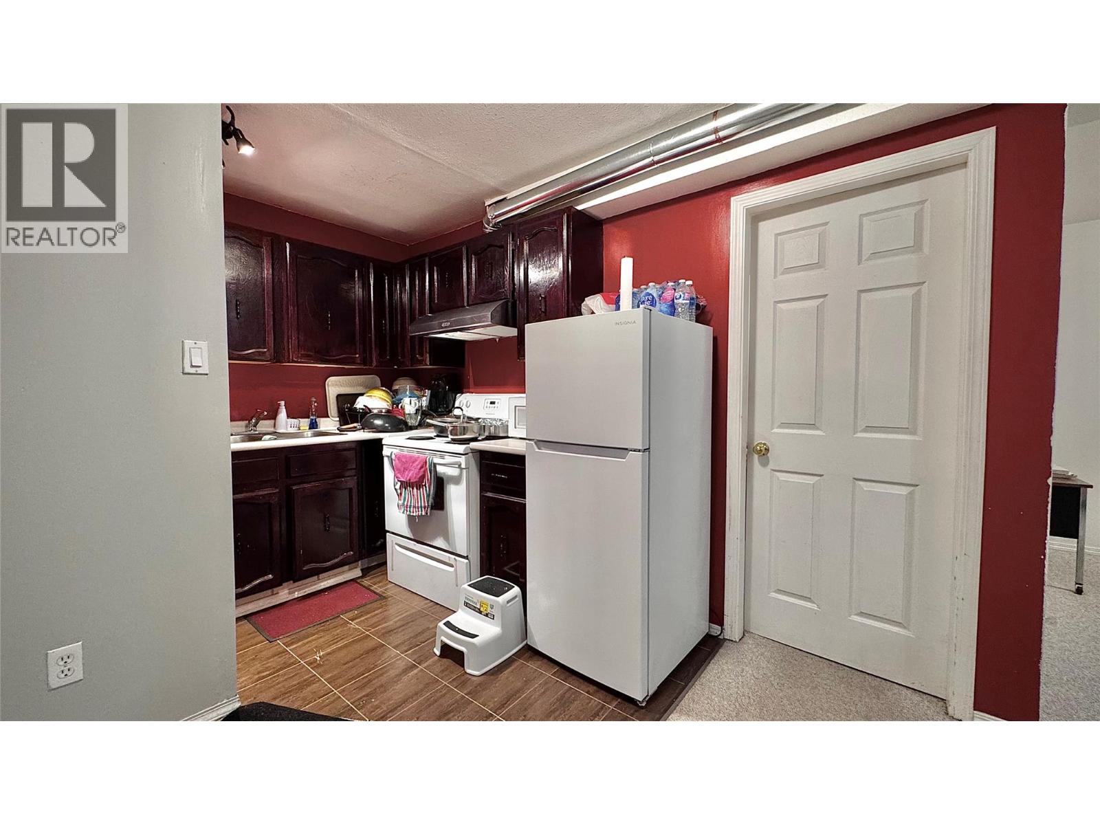 Photo 3 of 741 Dunrobin Drive, Kamloops BC