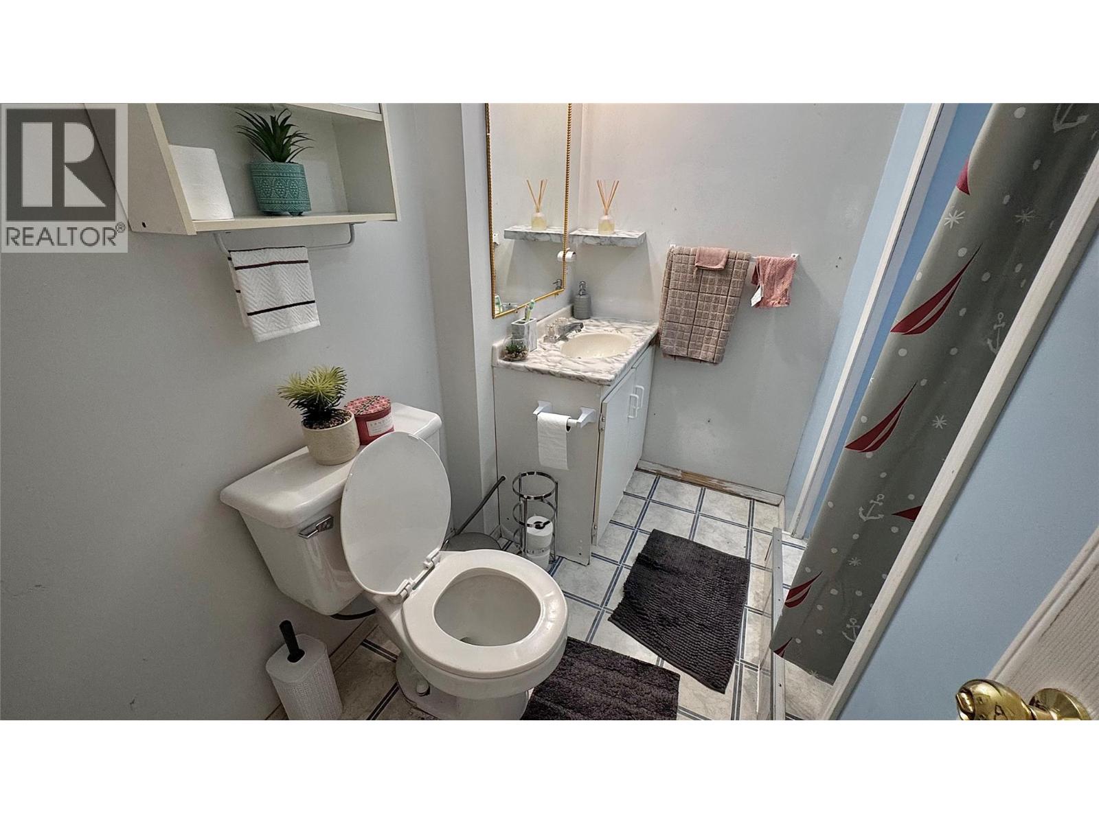 Photo 12 of 741 Dunrobin Drive, Kamloops BC