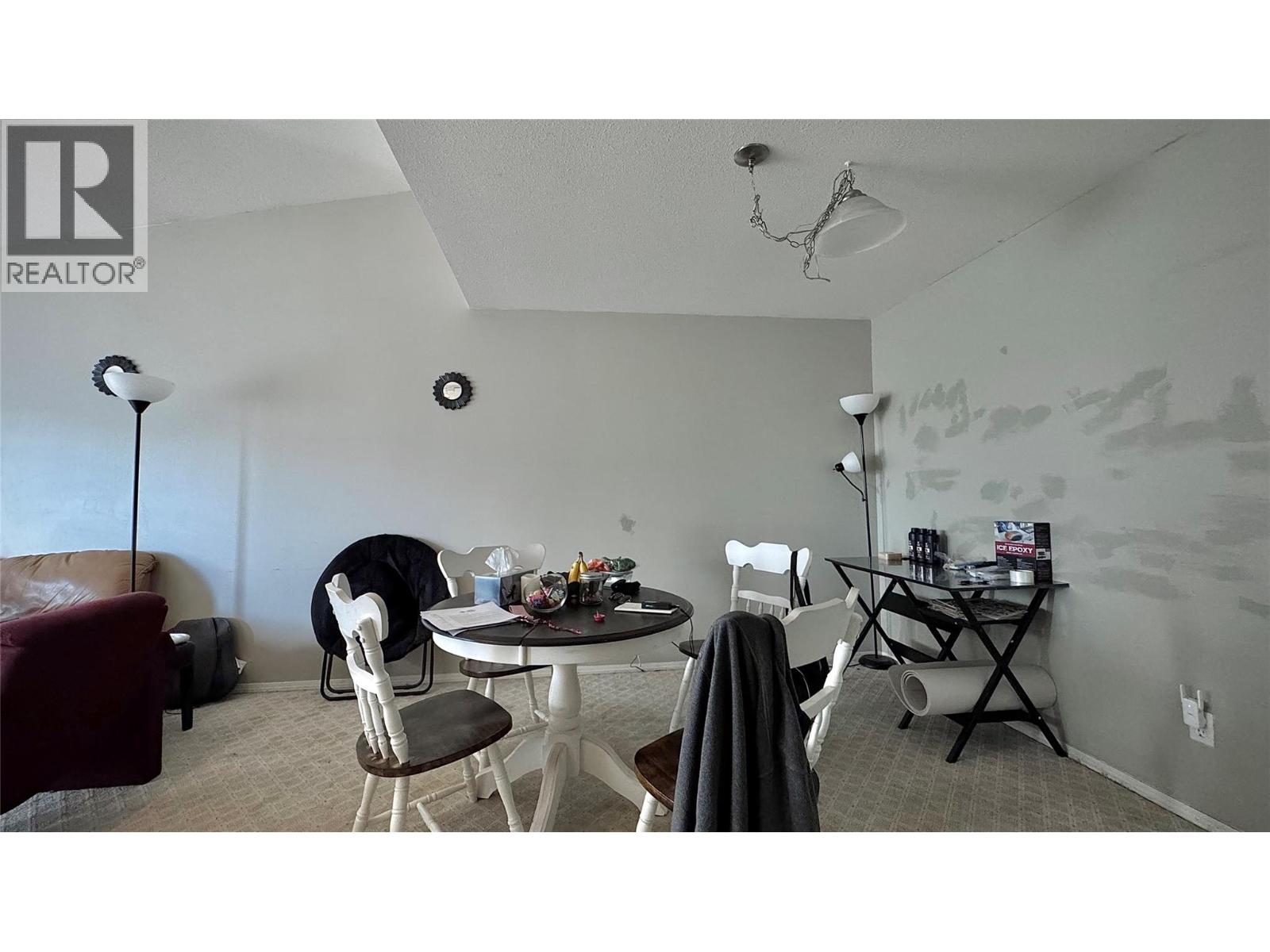 Photo 8 of 741 Dunrobin Drive, Kamloops BC