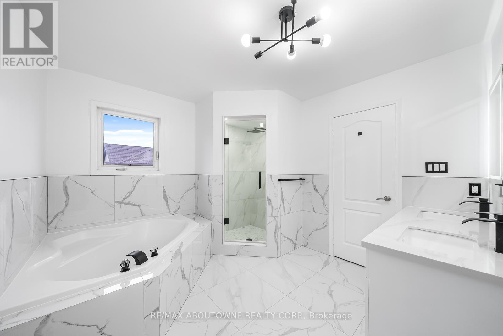 Photo 25 of 71 Cobblehill Crescent, Brampton ON